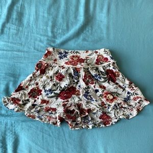 ⭐️⭐️ American eagle shorts elastic flower pattern